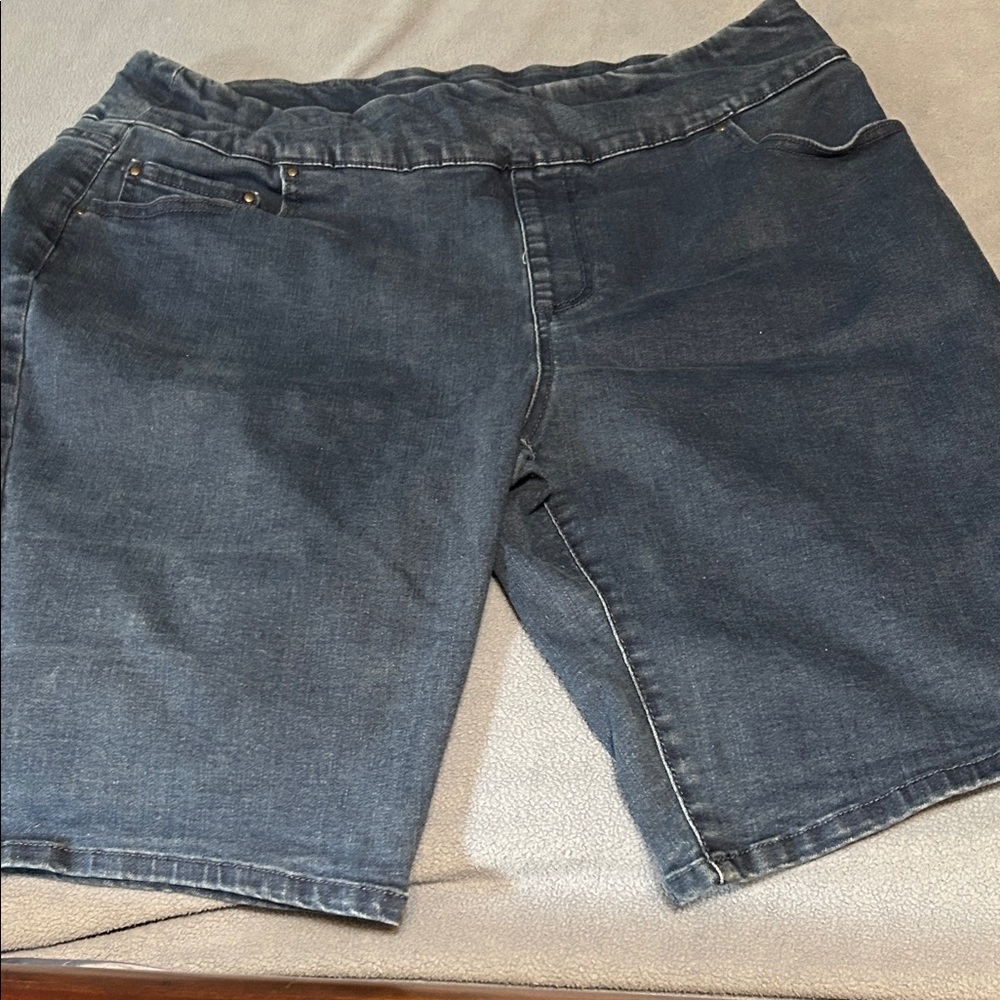 Blair Classic Blue Denim Bermuda shorts
